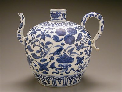 Lot 101 - BLUE AND WHITE PORCELAIN GALLIPOT Wanli Period...