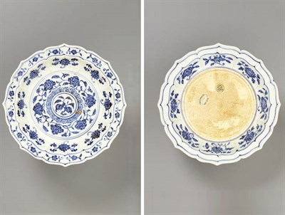 Lot 80 - BLUE AND WHITE PORCELAIN 'BARBED' SAUCER DISH...