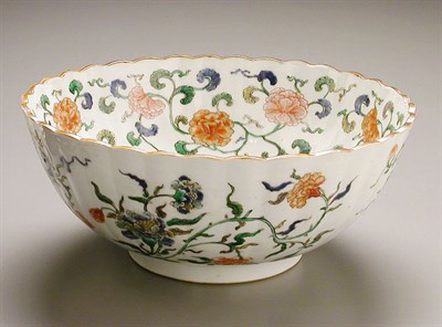 Lot 106 - CHINESE PORCELAIN FLUTED FAMILLE VERTE BOWL...