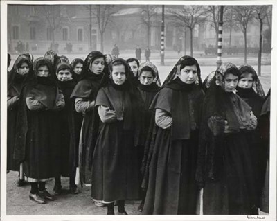 Lot 218 - EISENSTAEDT, ALFRED Young nuns on way to Mass,...