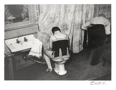 Lot 156 - BRASSAI (1899-1984) La toilette, rue...