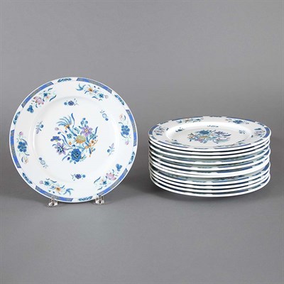 Lot 1090 - Set of Twelve Limoges Porcelain Dinner Plates...