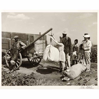 Lot 41 - ROTHSTEIN, ARTHUR Weighing cotton, Kaufman...