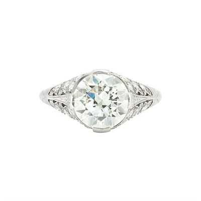 Lot 323 - Platinum and Diamond Ring
