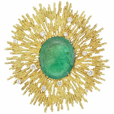 Lot 31 - Gold, Emerald and Diamond Sunburst Clip-Brooch
